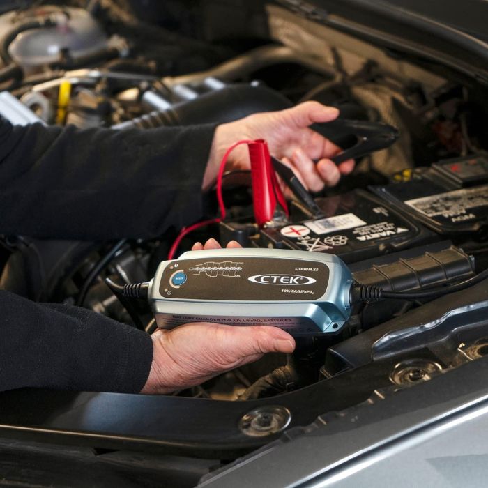 Chargeur de batterie lithium CTEK XS Lithium 