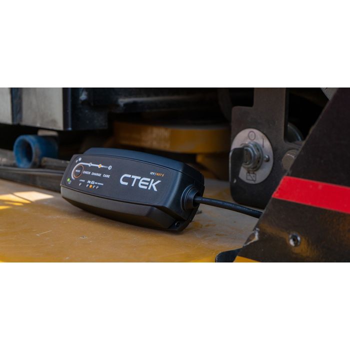 Chargeur de batterie CTEK NXT 5 12 V 