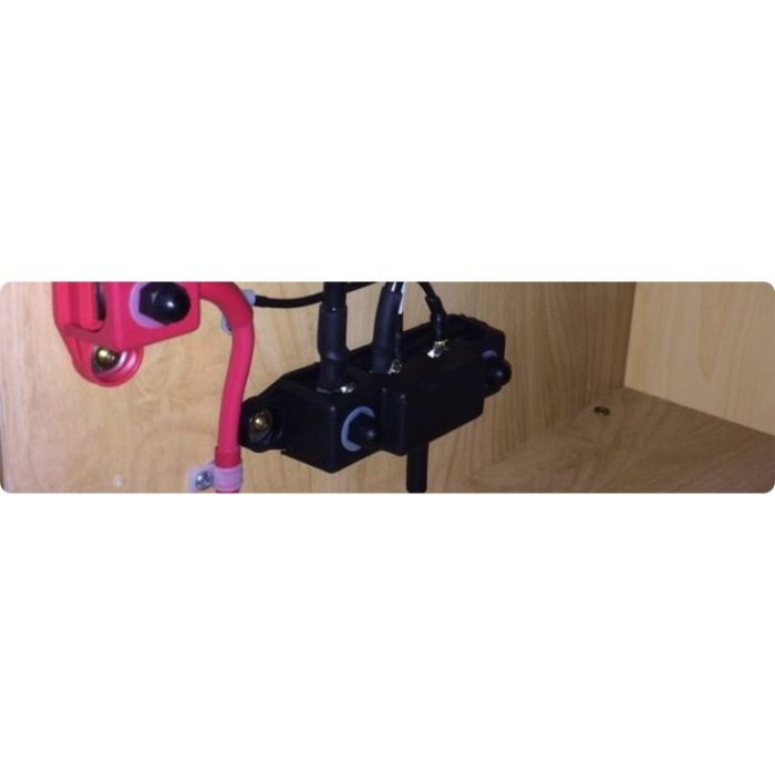 Barre de distribution DC noire 4x M10 + 3x M4 avec capot 